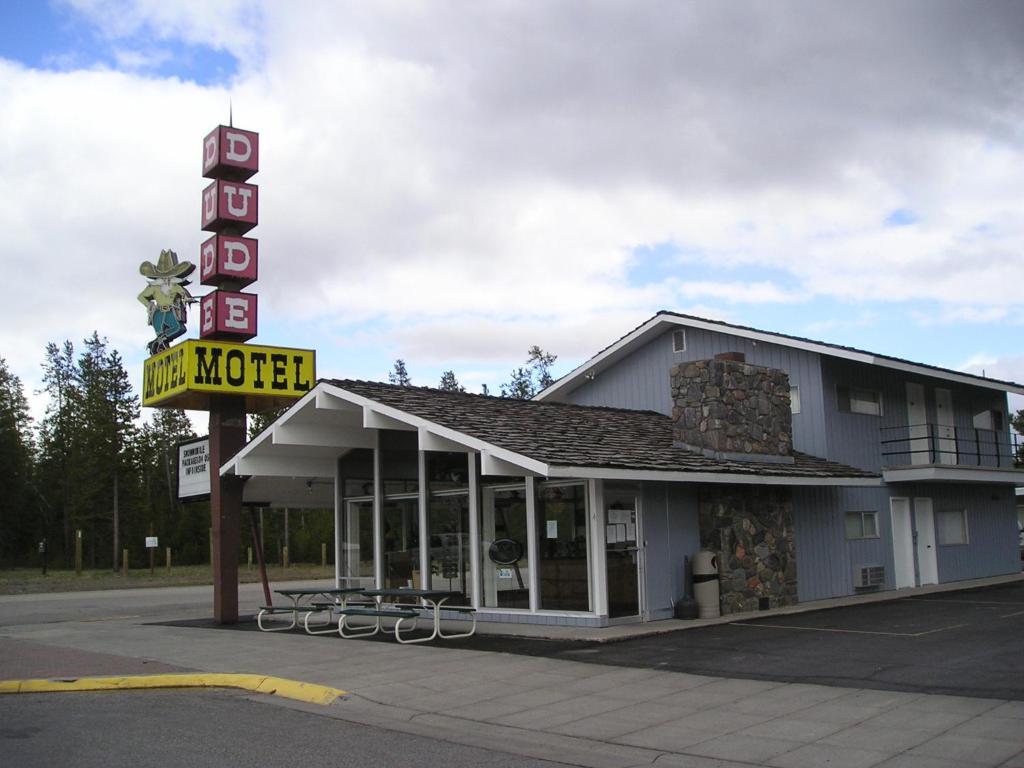 Dude & Roundup Motel เวสต์เยลโลว์สโตน ภายนอก รูปภาพ